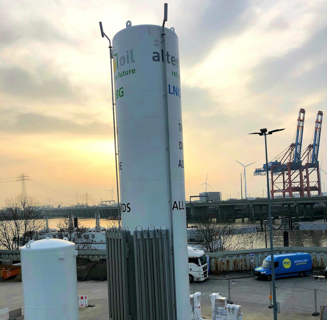 LNG filling station opens in Hamburg 