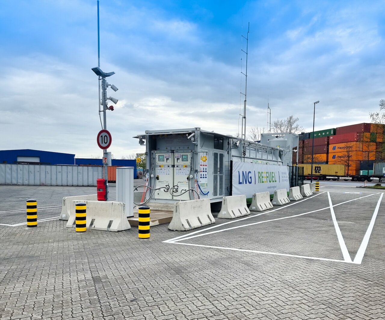 REEFUEL Bio-LNG filling station Bremen opened